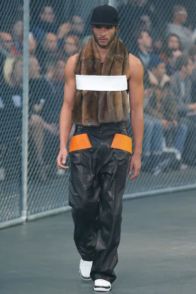 Look 9